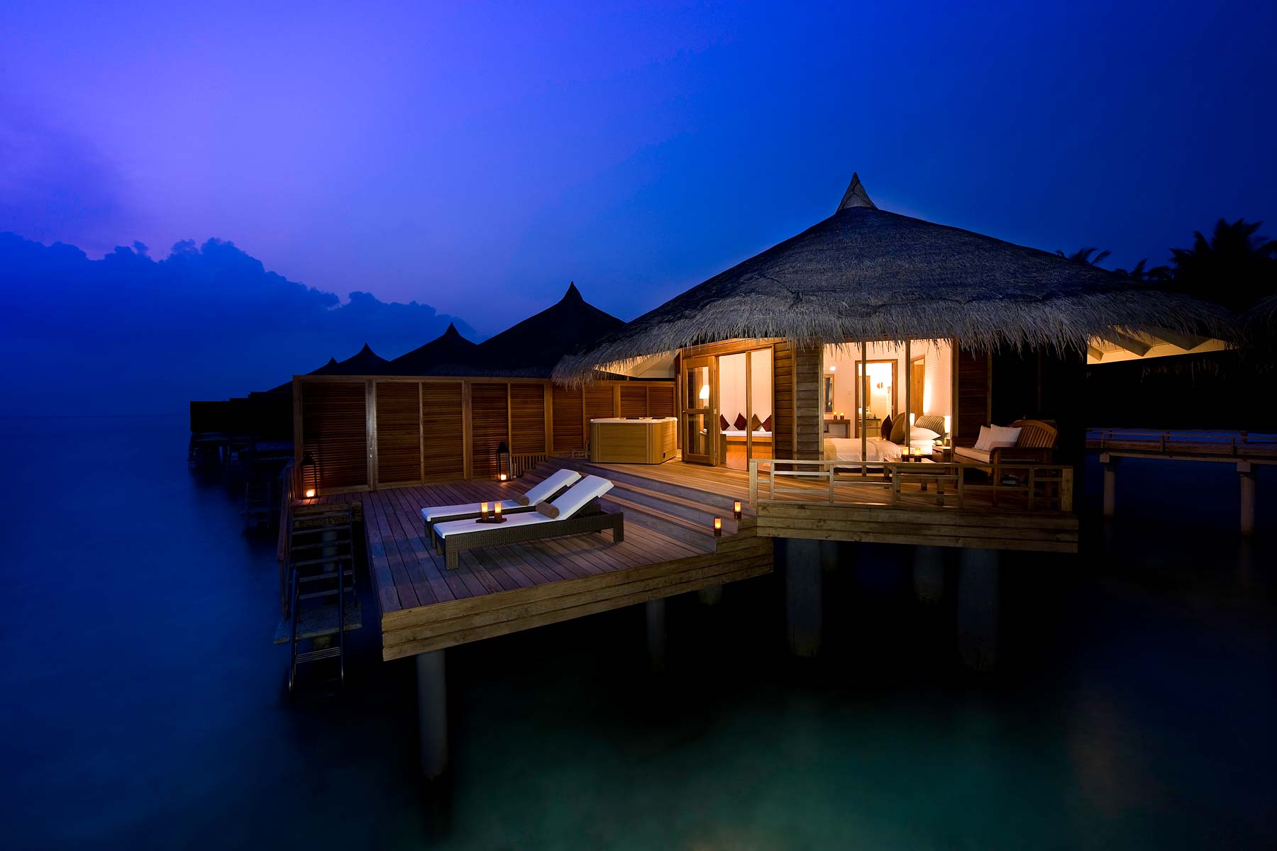 guest-villas-water-villas-with-jacuzzi-01.jpg